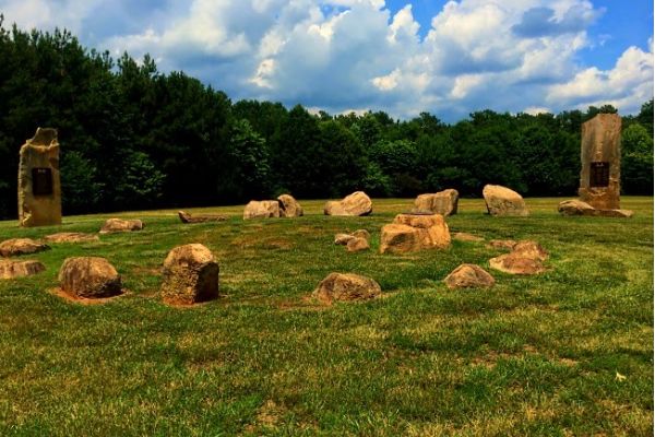 stonehenge-north-carolina-stone-circle